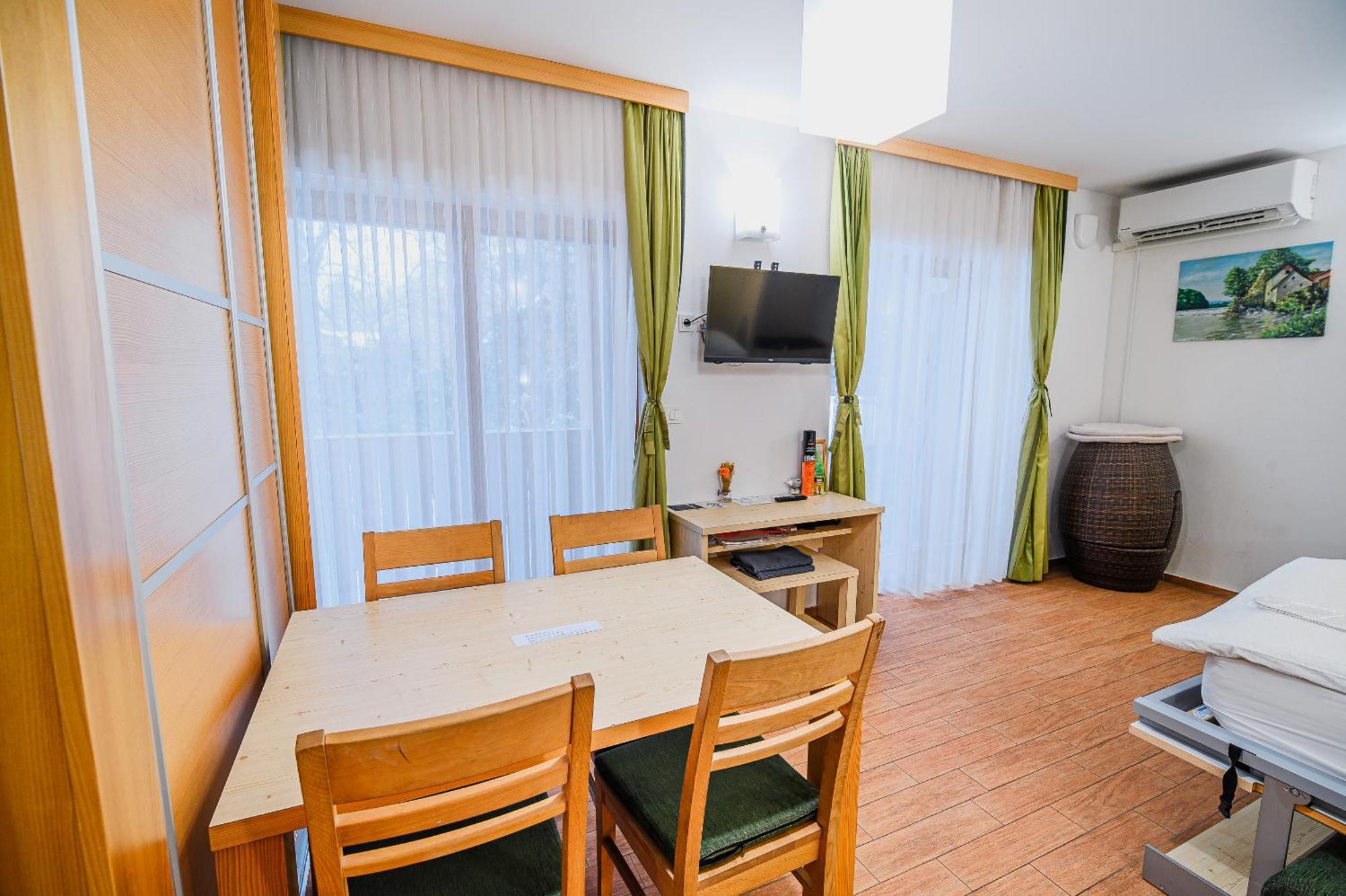 Apartments Maleric With Indoor Pool And Wellness Dragatuš Rum bild