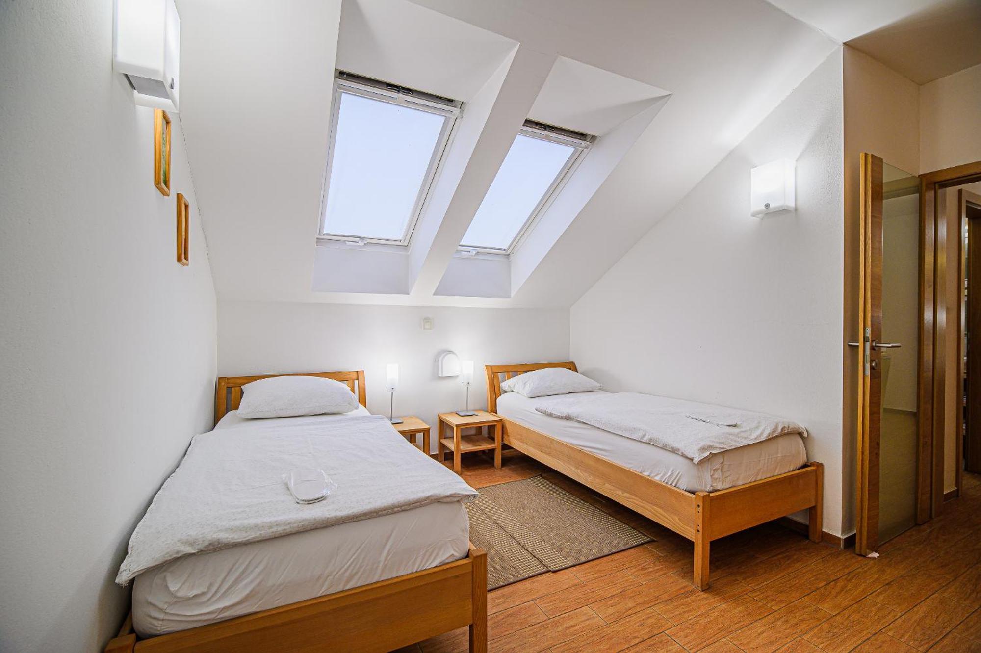 Apartments Maleric With Indoor Pool And Wellness Dragatuš Rum bild