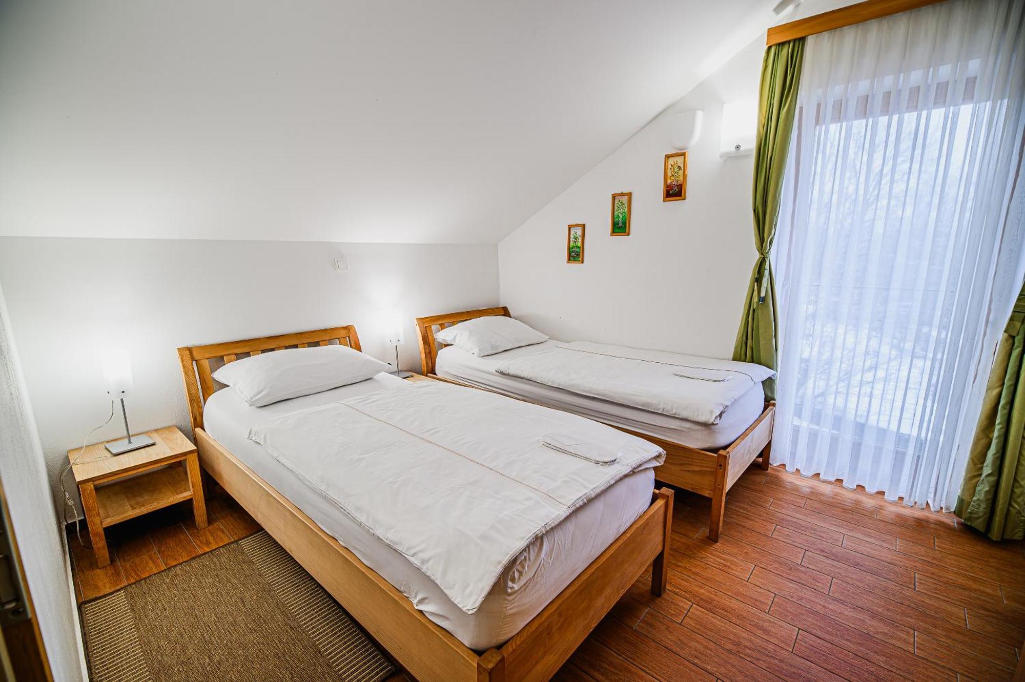 Apartments Maleric With Indoor Pool And Wellness Dragatuš Exteriör bild