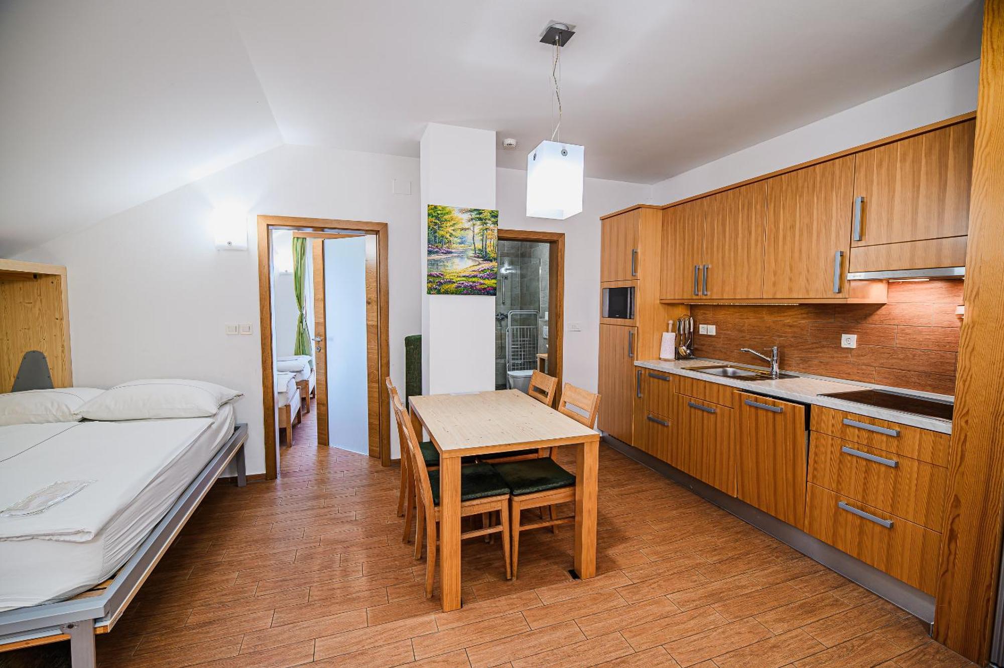 Apartments Maleric With Indoor Pool And Wellness Dragatuš Rum bild