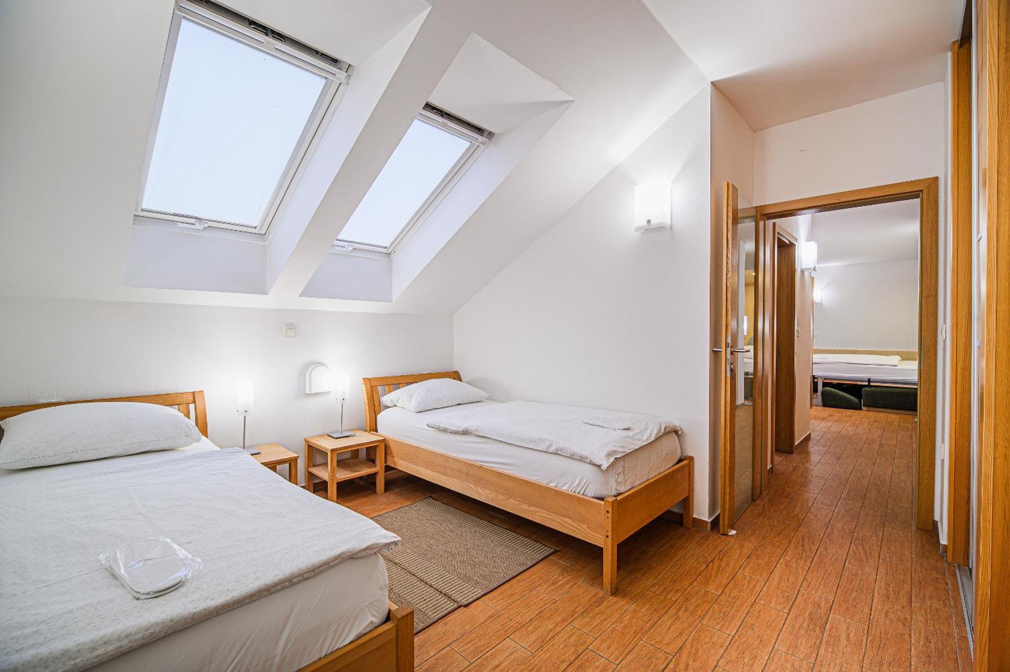 Apartments Maleric With Indoor Pool And Wellness Dragatuš Rum bild