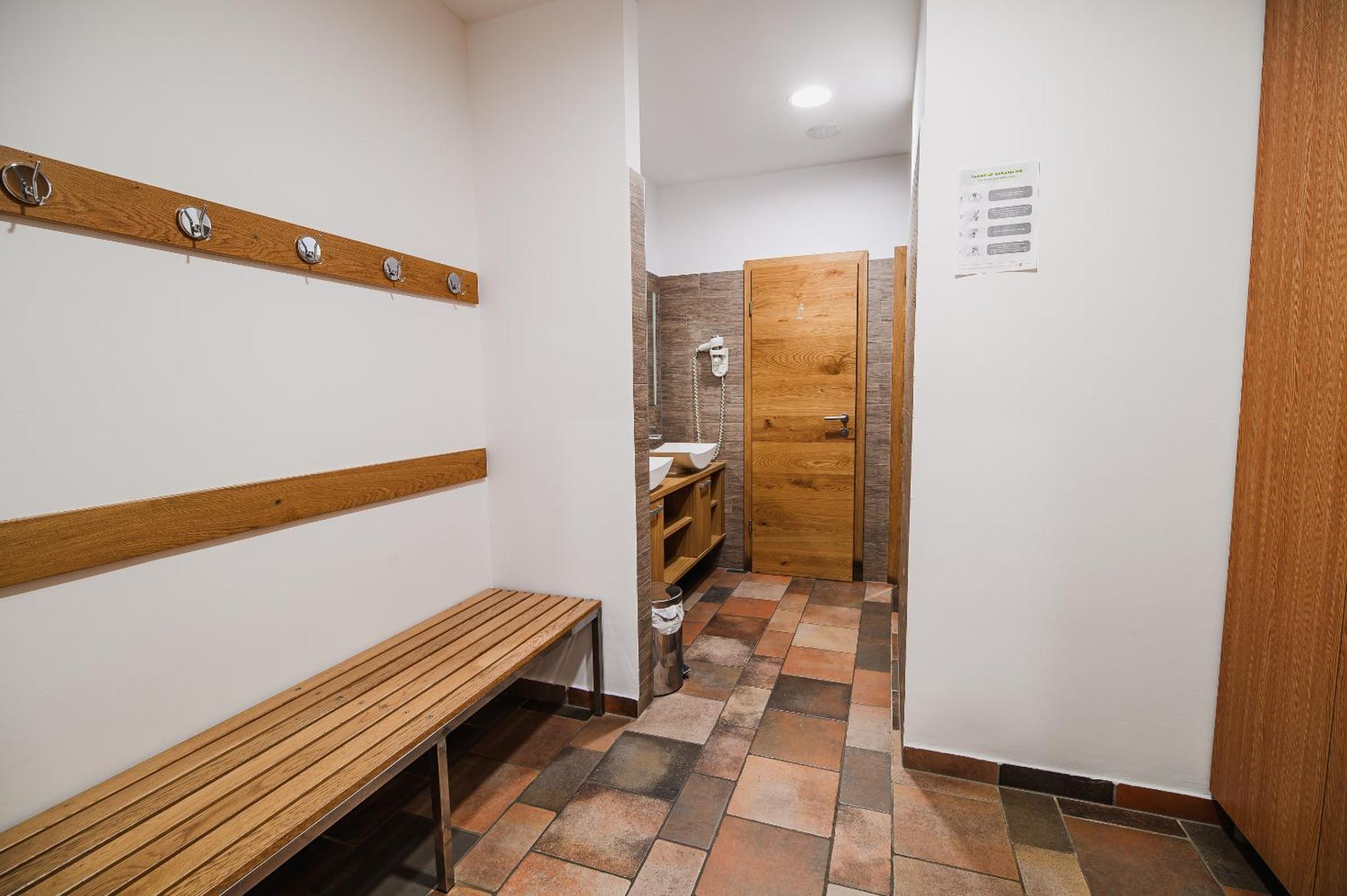 Apartments Maleric With Indoor Pool And Wellness Dragatuš Exteriör bild